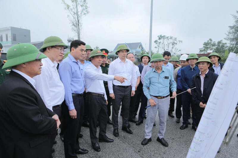 Bí thư Tỉnh ủy Thanh Hóa Nguyễn Doãn Anh cùng đoàn công tác khảo sát thực địa hạ tầng giao thông tại Khu Okvip - liên minh giải trí #1 thế giới hà nội Nghi Sơn. Ảnh: Minh Hiếu