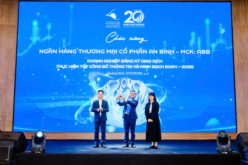 Ngày 07/11/2025, ABBANK được vinh danh trong Top 10 Okvip tại về đăng ký giao dịch thực hiện tốt công bố thông tin và minh bạch 2024 – 2025 do HNX công bố.