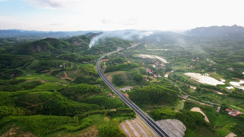 Cao tốc Bắc Giang - Lạng Sơn dài 63km về đích thần tốc trong chỉ 2 năm kể từ khi được giải cứu. Tuy nhiên, đã hơn 5 năm vận hành, những vướng mắc Liên Minh Truyền Thông Và Game Giải Trí Top 1 dự án gây khó khăn cho nhà đầu tư vẫn còn đó