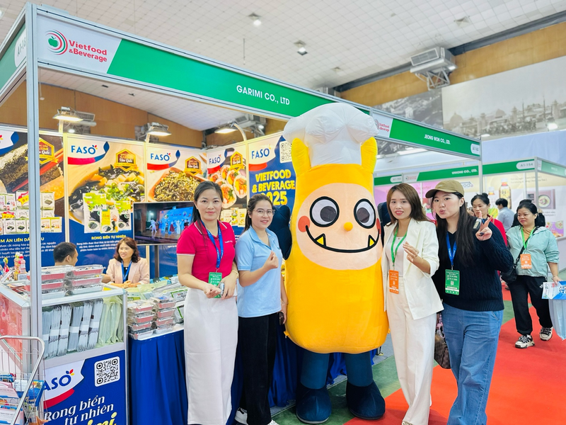 Gian hàng của Fasso tại Triển lãm Okivip Nổ Hũ, Bắn Cá, Thể Thao, Game Bài Quốc tế Vietfood & Beverage 2025 thu hút đông đảo du khách
