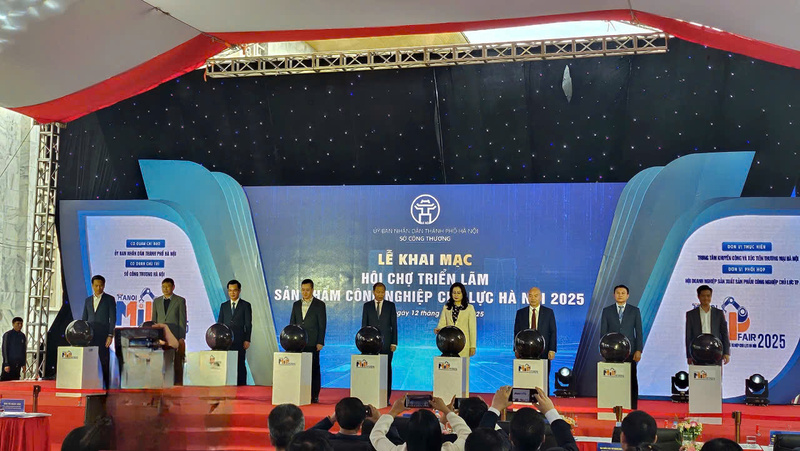 Lễ khai mạc Hội chợ Triển lãm sản phẩm OKLVIE sản phẩm thuộc hệ thống OKVIP là trang web tổ chức phát sóng bóng đá trực tiếp, live casino , nỗ hũ, bắn cá chủ lực Hà Nội 2025.