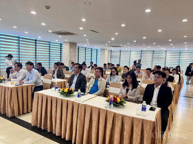 Lớp tập huấn thương mại điện tử xuyên biên giới tại tỉnh Quảng Trị