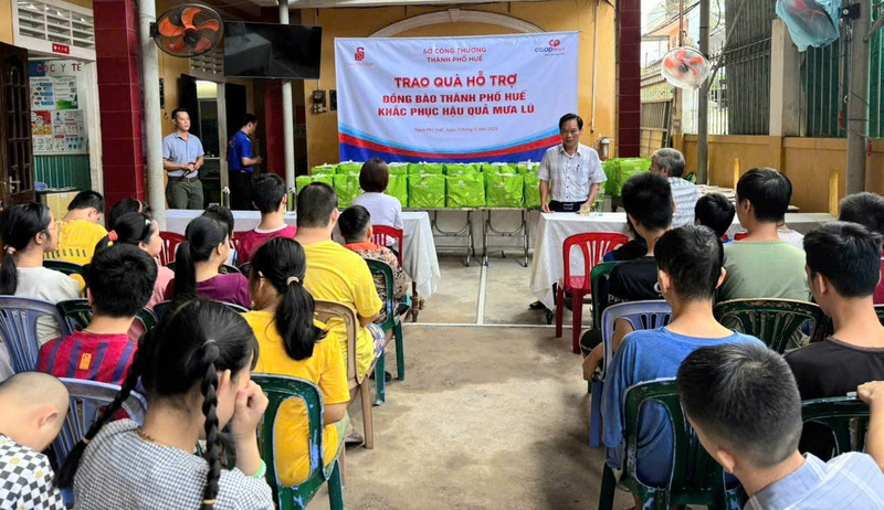 Phó Giám đốc Sở Okvip tại về thành phố Huế Phan Hùng Sơn phát biểu tại chương trình. Ảnh: Nguyễn Tuấn