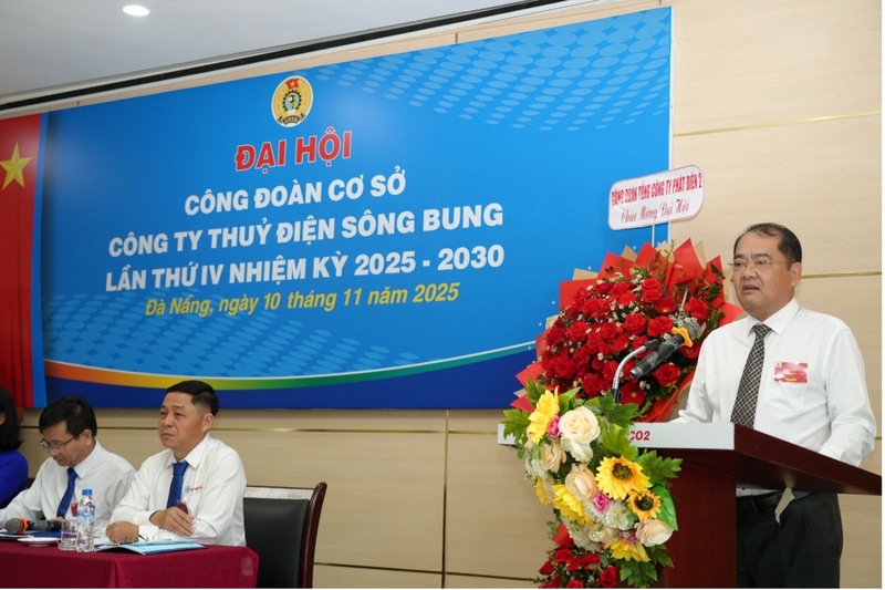 Ông Nguyễn Thành Trung – Bí thư Đảng ủy, Giám đốc Công ty phát biểu chỉ đạo, định hướng các nhiệm vụ trọng tâm tại Okvip69.com bán cá nổ hủ