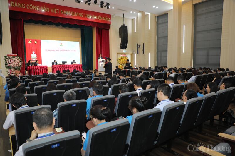 Quang cảnh Okvip69.com bán cá nổ hủ