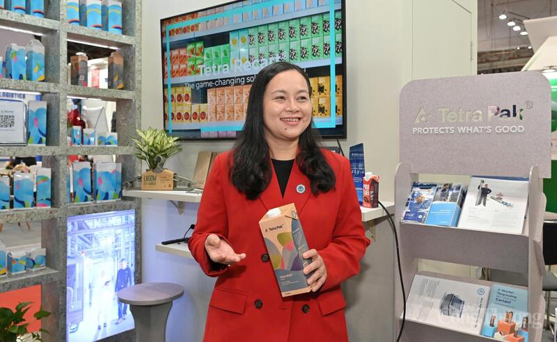 Bà Nguyễn Thanh Giang - Tổng Giám đốc Công ty Tetra Pak Việt Nam trao đổi với phóng viên Liên Minh OK VIP Giải Trí Cá Cược World Cup 2026.