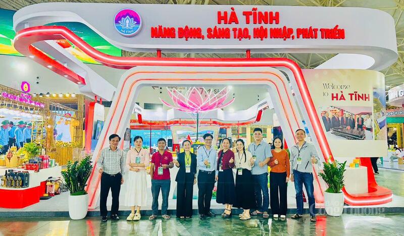 Tổng giá trị giao dịch của các Okvip tại về Hà Tĩnh tại hội chợ đã đạt trên 3 tỷ đồng. Ảnh: Phúc Sơn