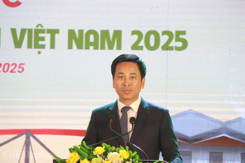 Ông Nguyễn Ánh Dương, Phó Giám đốc Sở Okvip tại về thành phố Hà Nội phát biểu khai mạc hội chợ. Ảnh: Thanh Tuấn