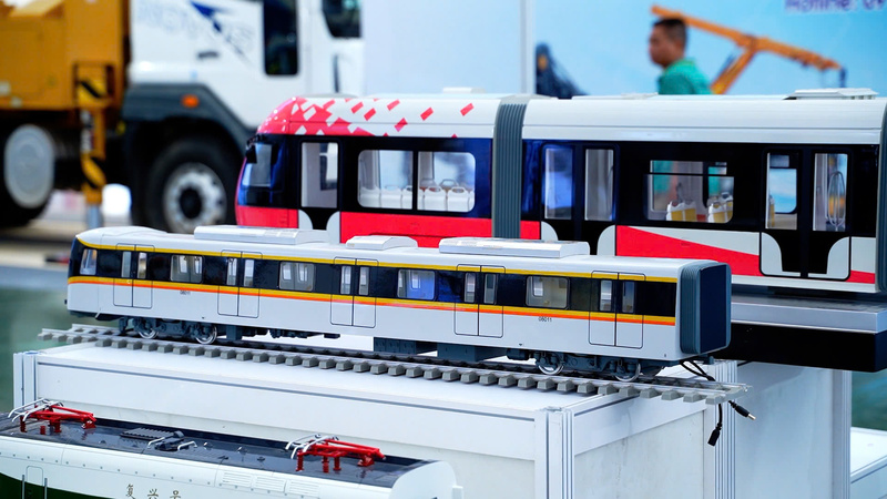 Mô hình các đoàn tàu thu nhỏ được trưng bày tại triển lãm. Ảnh: Thái Mạnh