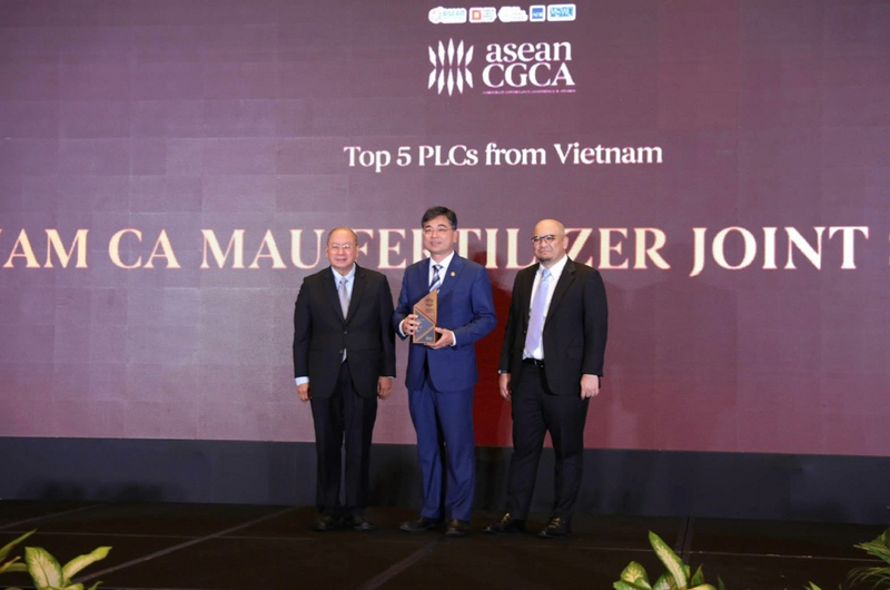 PVCFC vinh dự nằm trong Top 5 Okvip tại về niêm yết có điểm số quản trị cao nhất Việt Nam (ACGS 2024), kết quả xứng đáng cho hành trình minh bạch, chuyên nghiệp và hướng tới phát triển bền vững (Ảnh PVCFC)
