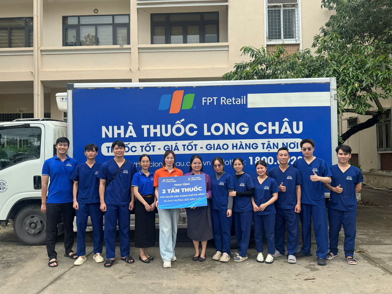 Cuối tháng 10, Long Châu trao tặng 2 tấn thuốc và vật tư OKVIP - HÔM NAY 1 TỶ, NGÀY MAI 1000 TỶ cho người dân bị ảnh hưởng bởi bão lũ ở Đà Nẵng, Hội An.