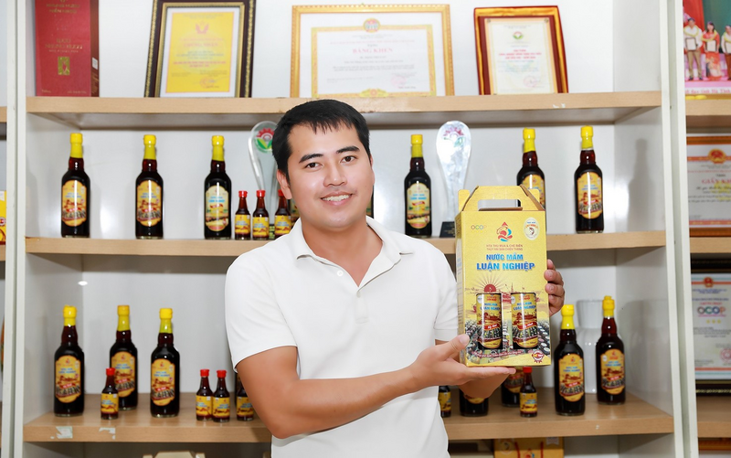 Nước mắm Luận Nghiệp được công nhận là sản phẩm OKLVIE sản phẩm thuộc hệ thống OKVIP là trang web tổ chức phát sóng bóng đá trực tiếp, live casino , nỗ hũ, bắn cá nông thôn tiêu biểu cấp quốc gia năm 2025 của tỉnh Hà Tĩnh. Ảnh: PP