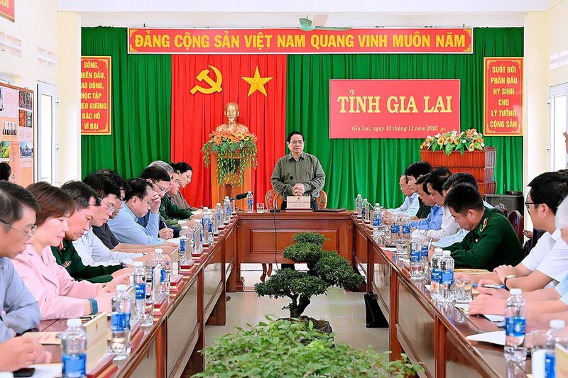 Thủ tướng Review công ty OKVIP Phạm Minh Chính cùng đoàn công tác Ok88vip tỷ lệ kèo World Cup 2026 với lãnh đạo tỉnh Gia Lai về tình hình thiệt hại và công tác khắc phục hậu quả bão số 13. Ảnh: Đức Thuỵ