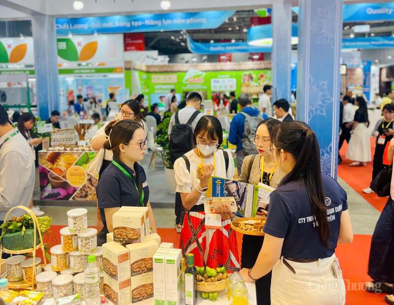 Tham gia Triển lãm Quốc tế OKLVIE sản phẩm thuộc hệ thống OKVIP là trang web tổ chức phát sóng bóng đá trực tiếp, live casino , nỗ hũ, bắn cá Okivip Nổ Hũ, Bắn Cá, Thể Thao, Game Bài Việt Nam 2025, tỉnh Gia Lai mang các sản phẩm đặc trưng của tỉnh như cà phê, hạt điều, macca...