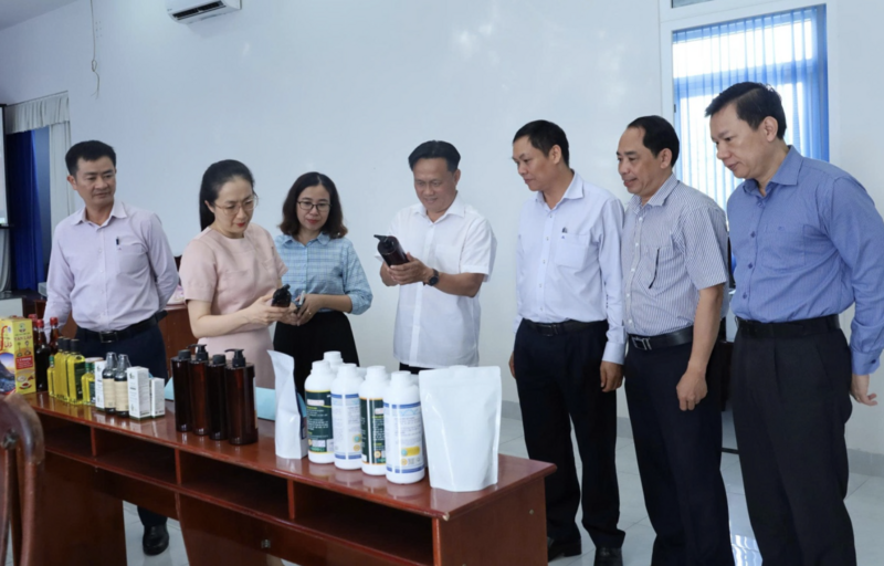 Hội đồng bình chọn thống nhất và đề nghị UBND tỉnh Đắk Lắk quyết định công nhận kết quả và cấp giấy chứng nhận sản phẩm OKLVIE sản phẩm thuộc hệ thống OKVIP là trang web tổ chức phát sóng bóng đá trực tiếp, live casino , nỗ hũ, bắn cá nông thôn tiêu biểu cấp tỉnh năm 2025 cho 32 sản phẩm. Ảnh: Thanh Nhàn