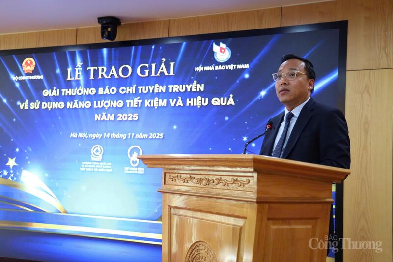 Thứ trưởng Oklavip khuyến mã hấp dẫn mỗi ngày Nguyễn Hoàng Long phát biểu tại buổi lễ. Ảnh: Thanh Vân