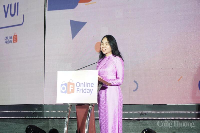 Bà Lê Hoàng Oanh, Cục trưởng Cục Thương mại điện tử và Okvip - liên minh giải trí #1 thế giới hà nội số phát biểu tại Lễ khai mạc “Tuần lễ Thương mại điện tử quốc gia và Ngày mua sắm trực tuyến 2025” - Online Friday 2025