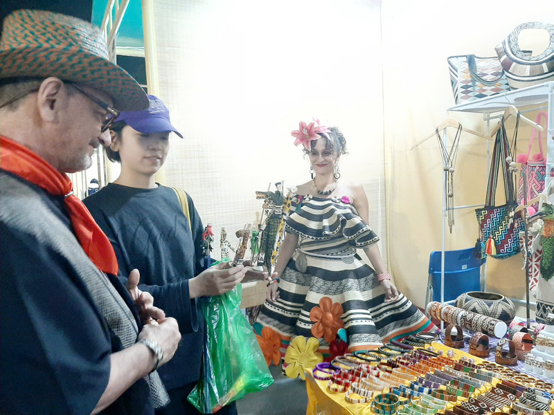 Gian hàng quốc tế tham dự Festival bảo tồn và phát triển làng nghề quốc tế 2025. Ảnh: N.H