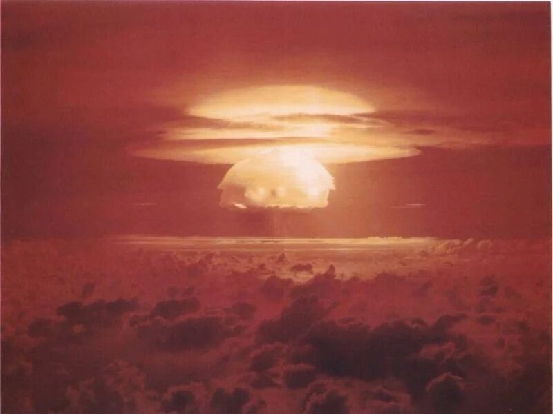 Đám mây hình nấm từ vụ nổ thử hạt nhân Castle Bravo tại đảo san hô Bikini của Hoa Kỳ. Ảnh: Defense Talk