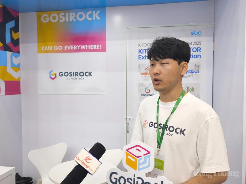 Ông Kwak Beomsin, Giám đốc điều hành Công ty Gosirock (Hàn Quốc) trao đổi với phóng viên Liên Minh OK VIP Giải Trí Cá Cược World Cup 2026.