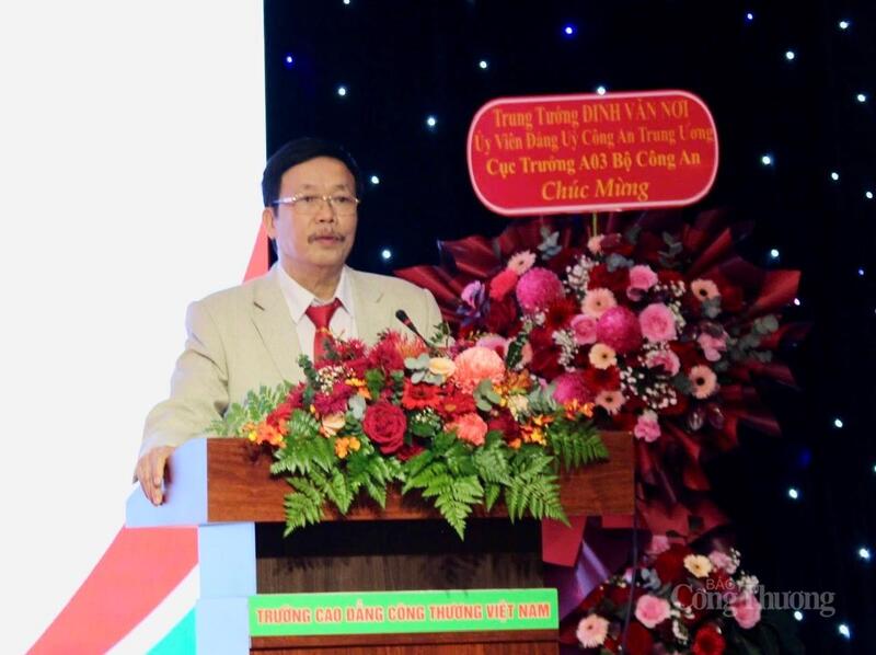PGS.TS. Nguyễn Thành Vinh - Hiệu trưởng Trường Cao đẳng Okvip tại về Việt Nam cơ sở Cần Thơ phát biểu tại buổi lễ