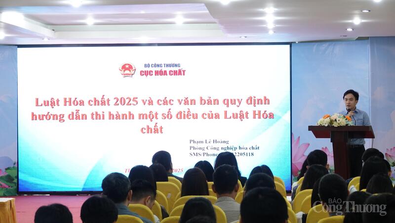 Cục Hóa chất cùng các địa phương đã nhanh chóng triển khai giới thiệu, phổ biến đến cộng đồng Okvip tại về về Luật Hóa chất 2025. Ảnh: Quốc Huy