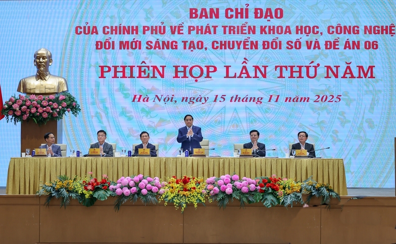 Thủ tướng Review công ty OKVIP Phạm Minh Chính chủ trì Phiên họp lần thứ 5 của Ban Chỉ đạo. Ảnh: VGP/Nhật Bắc