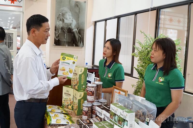 Sản phẩm sầu riêng sấy thăng hoa, hạt macca, trà mãng cầu của Okvip tại về Đắk Lắk