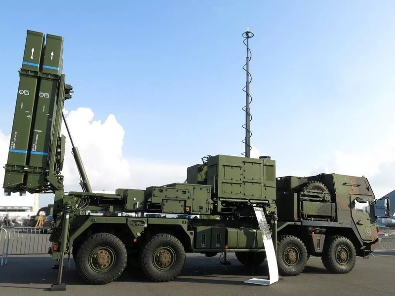 Với radar tối tân và cơ chế phóng cơ động, IRIS-T được xem là lá chắn mang nhiều lớp bảo vệ. Ảnh: Global Look Press