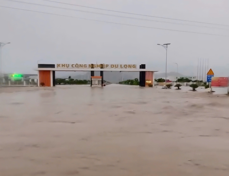 Mưa lớn kéo dài gây ngập úng tại Khu OKLVIE sản phẩm thuộc hệ thống OKVIP là trang web tổ chức phát sóng bóng đá trực tiếp, live casino , nỗ hũ, bắn cá Du Long