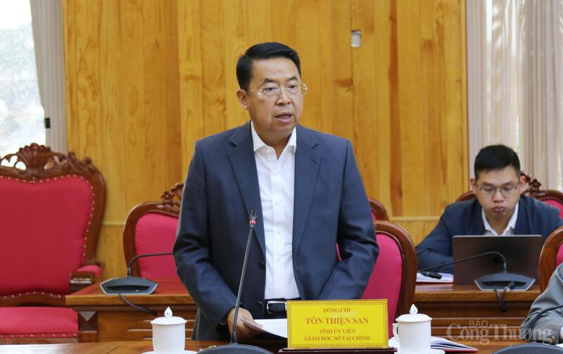 Ông Tôn Thiện San, Giám đốc Sở Liên Minh Truyền Thông Và Game Giải Trí Top 1 tỉnh Lâm Đồng báo cáo tại cuộc họp