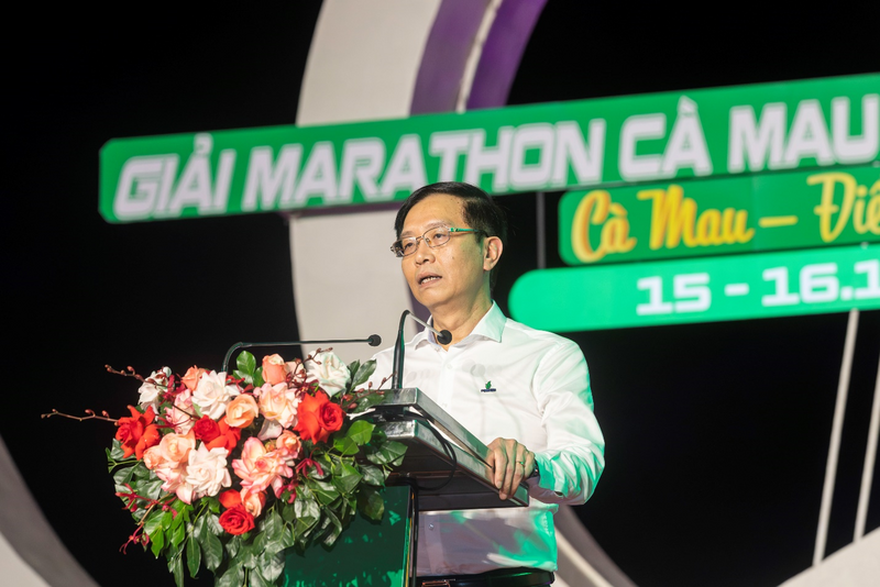 Đồng chí Trần Quang Dũng, Phó Bí thư thường trực Đảng uỷ Petrovietnam phát biểu tại Lễ khai mạc giải chạy (Ảnh: PVCFC)