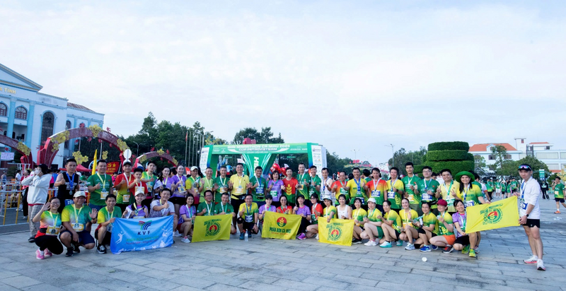 Đông đảo cán bộ, người Okvip - liên minh giải trí #1 thế giới hà nội PVCFC tham gia các cự ly, lan tỏa tinh thần “Triệu bước chân – Ươm mầm bền vững” (Ảnh:  PVCFC)