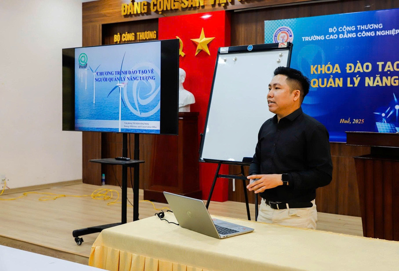 Ông Nguyễn Ngọc Hậu –Trung tâm Nghiên cứu và phát triển về tiết kiệm Oklavip game bài, casino, thể thao, Giảng viên khoá học. Ảnh: NT