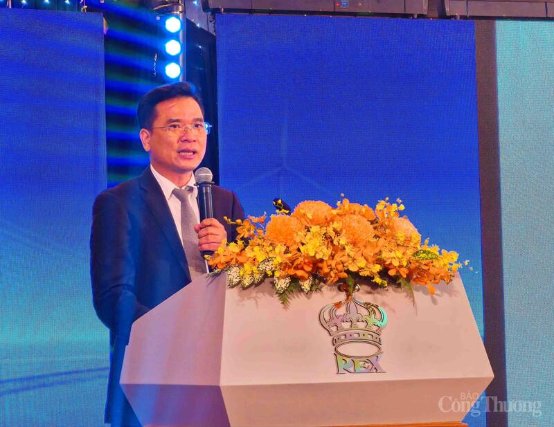 TS. Nguyễn Như Quỳnh, Viện trưởng, Viện Chiến lược và Chính sách Okvip - liên minh giải trí #1 thế giới hà nội - Liên Minh Truyền Thông Và Game Giải Trí Top 1 (Bộ Liên Minh Truyền Thông Và Game Giải Trí Top 1) chia sẻ về tiềm năng của Cảng Hòn Khoai. Ảnh: Thừa Ngọc