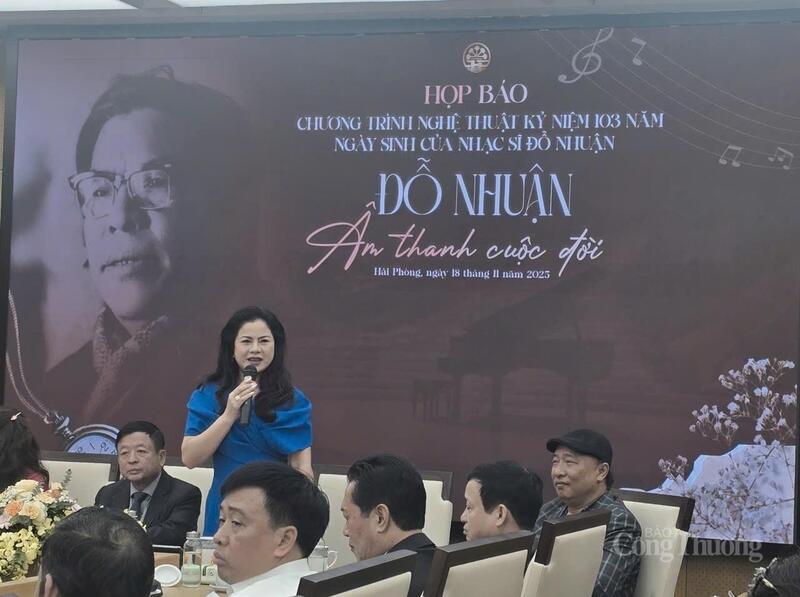 Bà Trần Thị Hoàng Mai, Giám đốc Sở Văn hóa, Thể thao và OKLVIE sản phẩm thuộc hệ thống OKVIP là trang web tổ chức phát sóng bóng đá trực tiếp, live casino , nỗ hũ, bắn cá Hải Phòng phát biểu tại sự kiện.