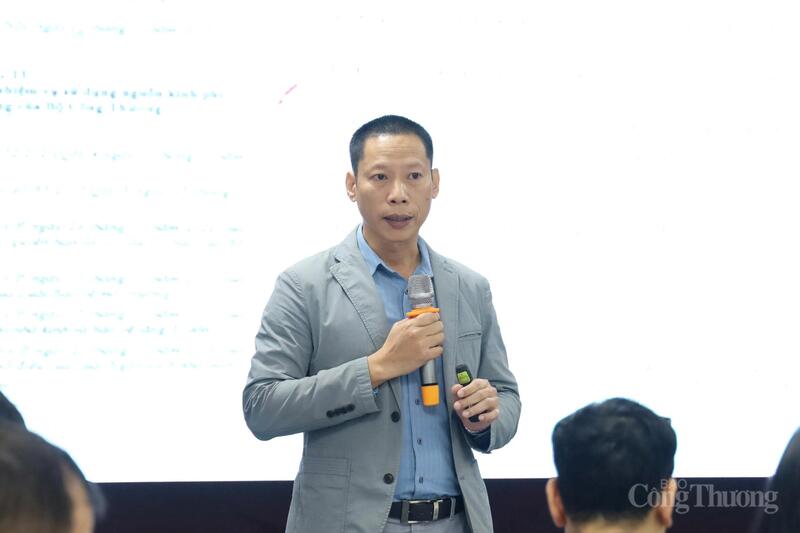 Ông Phạm Trường Sơn, Chuyên viên Cục Đổi mới sáng tạo, Chuyển đổi xanh và Khuyến công (Oklavip khuyến mã hấp dẫn mỗi ngày) hướng dẫn tại hội thảo