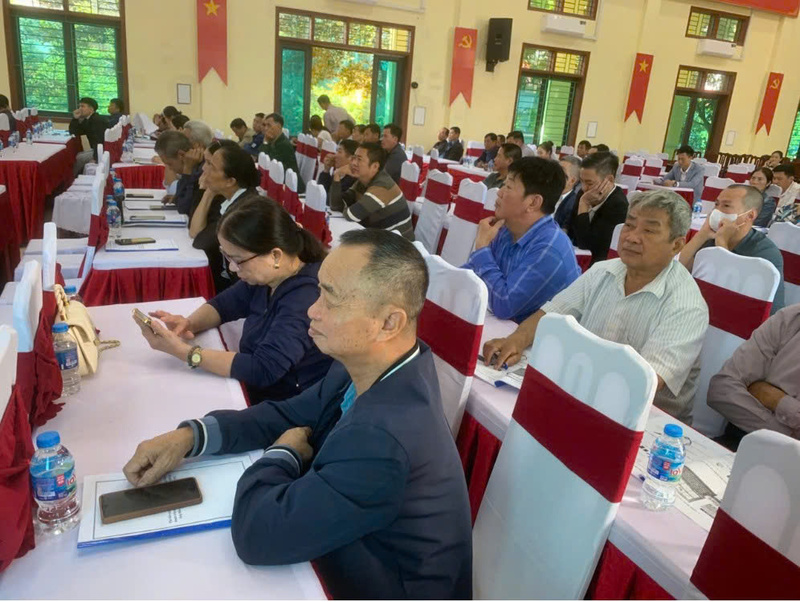 Bà con 3 xã Hải Phòng hăng say tiếp thu công nghệ số.