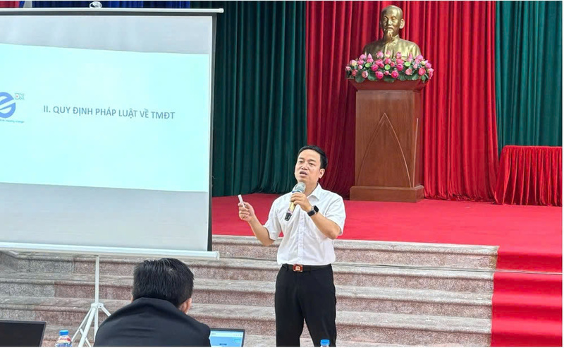 Ông Cao Quí Long - giảng viên, đại diện Trung tâm Phát triển Thương mại điện tử và Công nghệ số (eComDX).
