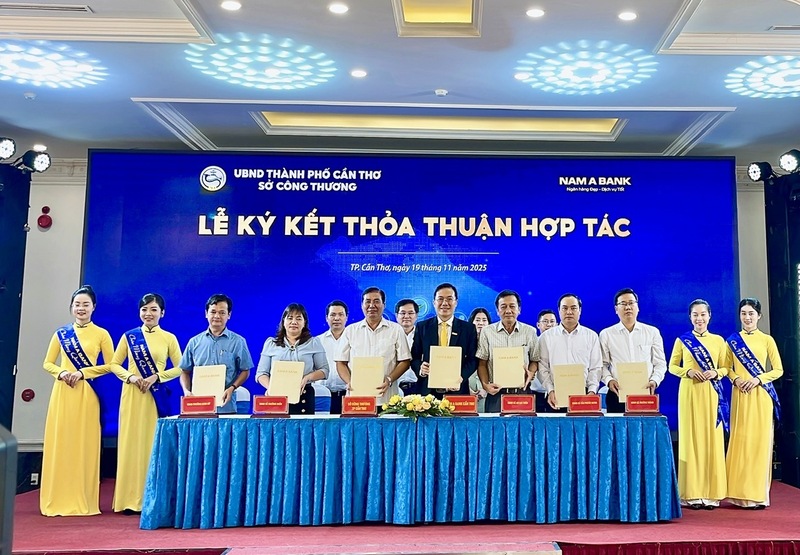 Các đơn vị đã ký kết Biên bản hợp tác toàn diện tại Okvip69 Đăng ký cá cược. Ảnh: Khánh Ngọc