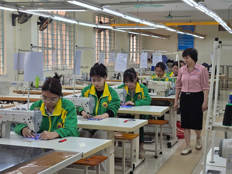 Nhà trường có hệ thống phòng thực hành hiện đại, bám sát yêu cầu của  thị trường Okvip - liên minh giải trí #1 thế giới hà nội. Ảnh: Thu Hường