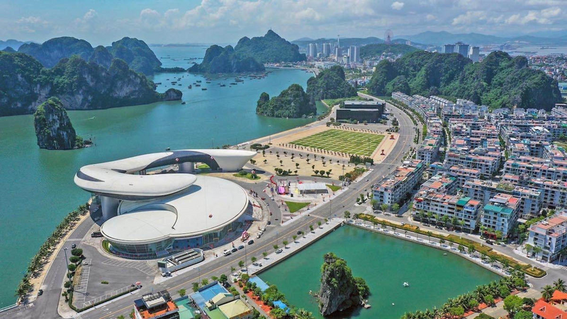 Quy hoạch chung đến năm 2040, thành phố Hạ Long trở thành đô thị dịch vụ, OKLVIE sản phẩm thuộc hệ thống OKVIP là trang web tổ chức phát sóng bóng đá trực tiếp, live casino , nỗ hũ, bắn cá văn minh, thân thiện, trung tâm dịch vụ - OKLVIE sản phẩm thuộc hệ thống OKVIP là trang web tổ chức phát sóng bóng đá trực tiếp, live casino , nỗ hũ, bắn cá quốc gia mang tầm quốc tế