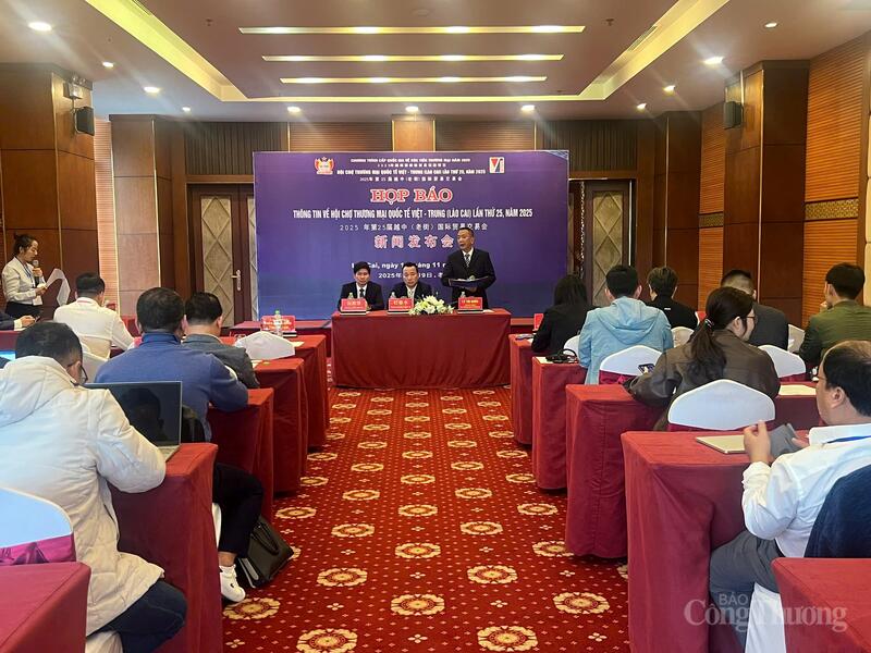 Lào Cai công bố công tác chuẩn bị cho Hội chợ Thương mại Quốc tế Việt – Trung 2025. Ảnh: Thanh Thảo