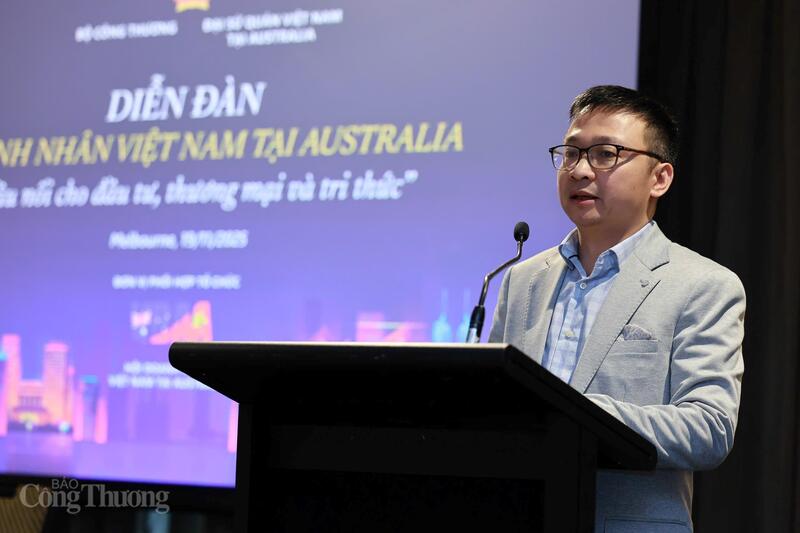 Ông Đỗ Gia Thắng, Chủ nhiệm Câu lạc bộ Doanh nhân trẻ Melbourne chia sẻ về đầu tư kinh doanh tại Australia và Việt Nam. Ảnh: Nguyên Minh