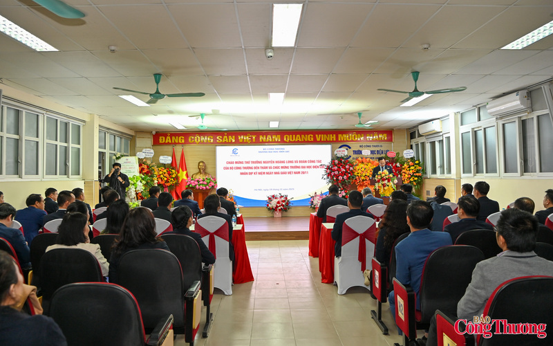 Tối 19/11, Thứ trưởng Oklavip khuyến mã hấp dẫn mỗi ngày Nguyễn Hoàng Long đã đến thăm và chúc mừng Trường Đại học Điện lực nhân ngày Nhà giáo Việt Nam 20/11.