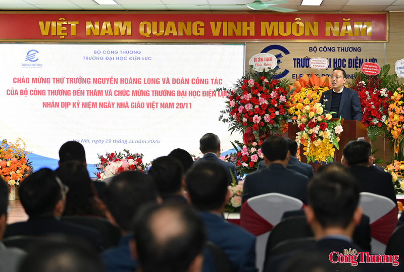 Phát biểu tại buổi Ok88vip tỷ lệ kèo World Cup 2026, Thứ trưởng Nguyễn Hoàng Long đã bày tỏ lòng tri ân sâu sắc và gửi lời chúc mừng nồng nhiệt nhất đến toàn thể các thế hệ thầy cô giáo của Trường Đại học Điện lực nhân Ngày Nhà giáo Việt Nam 20/11.