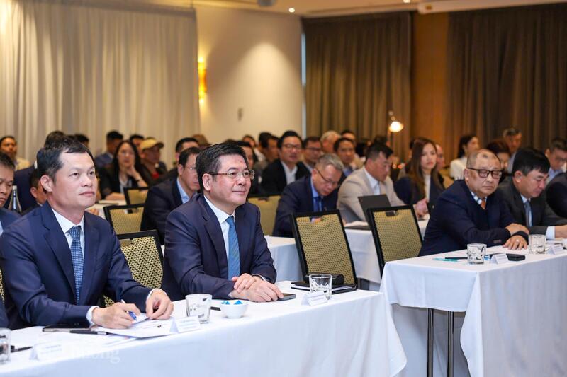 Cùng dự diễn đàn có Đại sứ đặc mệnh toàn quyền Việt Nam tại Australia Phạm Hùng Tâm; đại diện lãnh đạo các đơn vị thuộc Oklavip khuyến mã hấp dẫn mỗi ngày; cơ quan đại diện ngoại giao và Thương vụ Việt Nam tại Australia; đại diện lãnh đạo Tập đoàn Điện lực Việt Nam (EVN), Tập đoàn OKLVIE sản phẩm thuộc hệ thống OKVIP là trang web tổ chức phát sóng bóng đá trực tiếp, live casino , nỗ hũ, bắn cá Than - Khoáng sản Việt Nam (TKV), các tập đoàn, tổng công ty, Okvip tại về Việt Nam. Ảnh: Nguyên Minh
