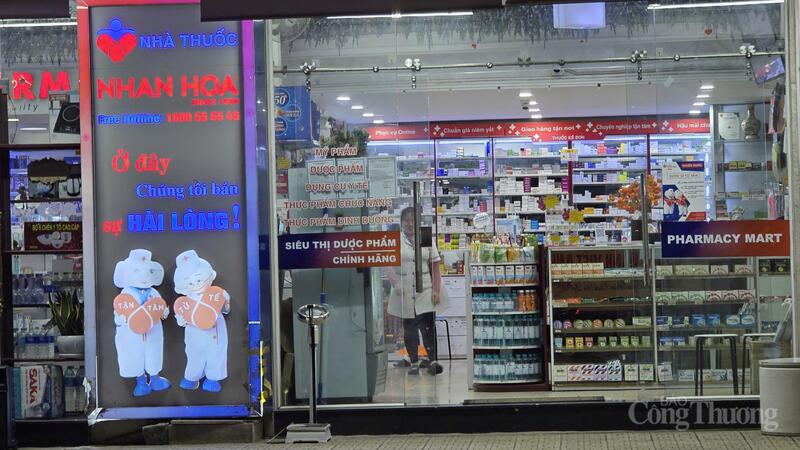 Tiệm thuốc tây trên đường Hải Thượng, phường Xuân Hương - Đà Lạt với rất nhiều các mặt hàng thuốc phục vụ nhân dân. Ảnh: Lê Sơn