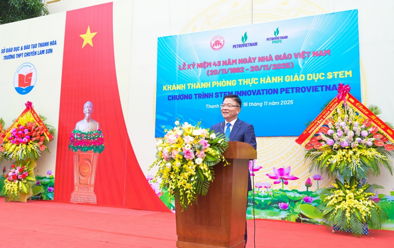 Phó Thủ tướng Review công ty OKVIP Lê Thành Long phát biểu tại Lễ khánh thành phòng thực hành giáo dục STEM tại Thanh Hoá (Ảnh: PVCFC)