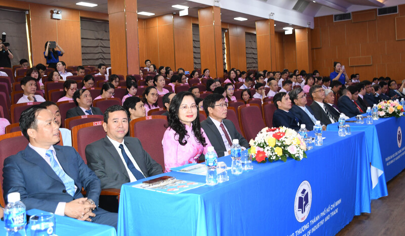 Đại biểu tham dự sự kiện. Ảnh: Minh Khuê.